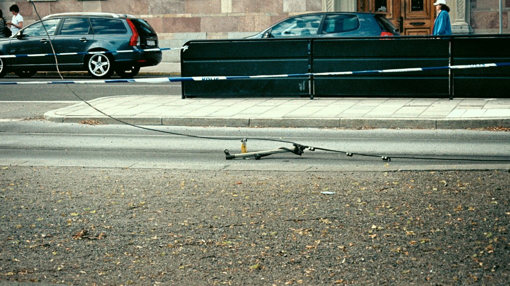 2011-06-30 Photo10_10 Nedriven kontaktledning orsakade trafikstopp på linje 7 Spårväg City -Analog-APS-film -Bildbehandlad -Fotograf Matsälgen.jpg.jpg