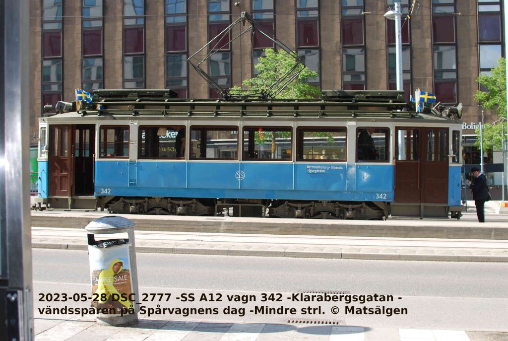 2023-05-28 DSC_2777 -SS A12 vagn 342 -Klarabergsgatan -vändsspåren på Spårvagnens dag -mindre strl 30 © Matsälgen Textad.JPG