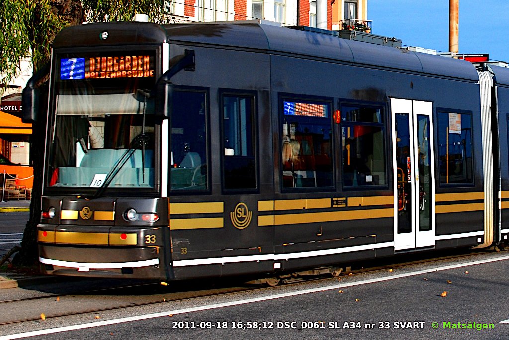 2011-09-18 16;58;12 DSC_0061 SL A34 nr 33 SVART Strandvägen -© Matsälgen ljusändrad 2 -Beskuren -Urspungligen en Norrköping spårvagn Skarpare -Textad.JPG.JPG